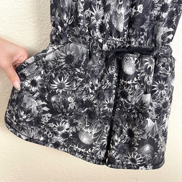 Lululemon The Runsie Flowabunga Black Angel Wing/Black Size 6 Women - Picture 5 of 16